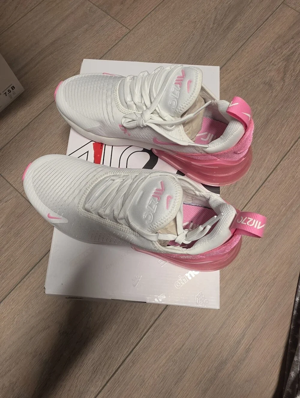 Nike Women’s White and Pink Air Max 270 Sneakers - Picture 1 of 3